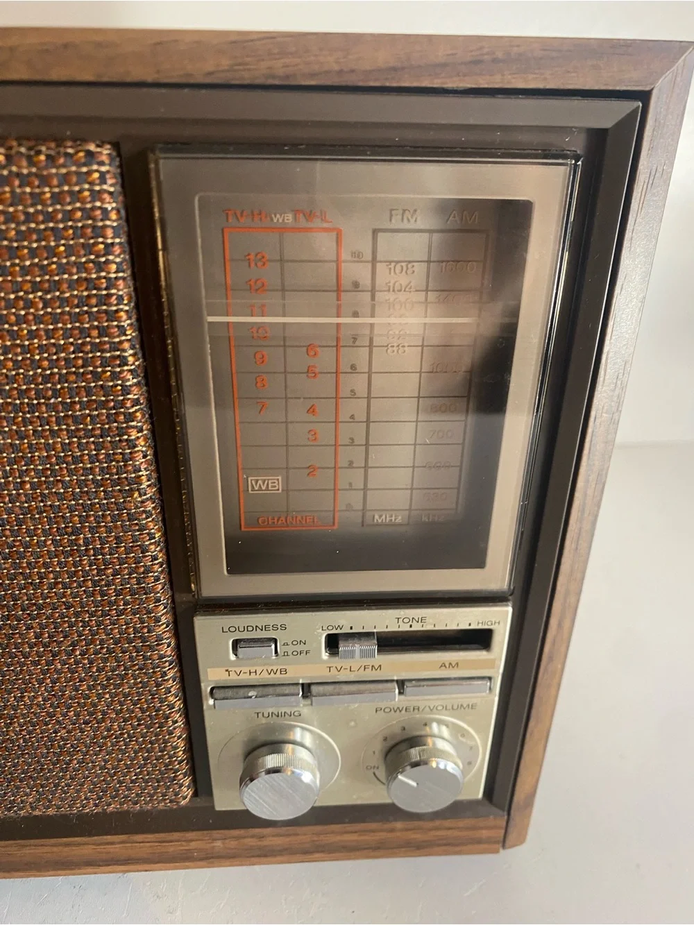 Vintage SONY Tabletop AM FM WB Radio Model ICF-9660W Size 9”x12”